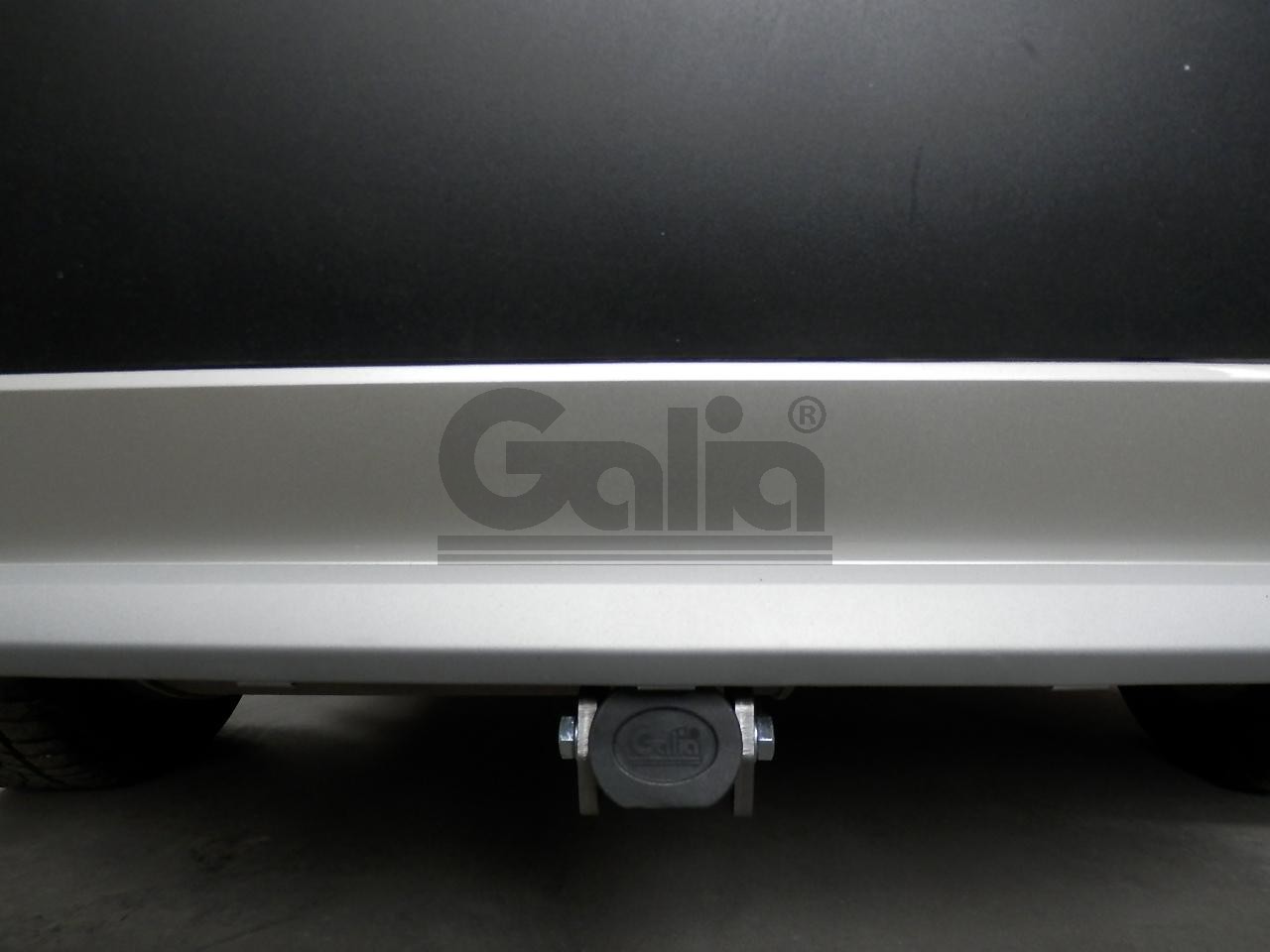 Полностью оцинкованный фаркоп на BMW X3 F25 2010-2017, BMW X4 F26 2014-2018, кроме моделей с M-пакетом. Подрозетник убирается за бампер. Тип шара: AV (вертикальное быстросъемное крепление шара на ключе). Установка без выреза бампера. Нагрузки: 2400/100 кг, масса фаркопа 13,67 кг