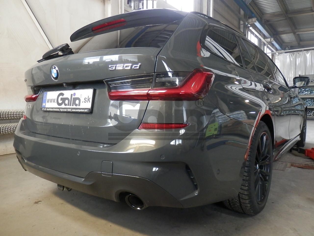 Полностью оцинкованный фаркоп на BMW 3-Series седан/универсал 2018-, BMW 4-Series G22 coupe 2020-, BMW 4-Series G26 Gran Coupe 2021-. Подрозетник убирается за бампер. Тип шара: C (горизонтальный съемный). Установка без снятия и выреза бампера. Нагрузки: 1900/100 кг, масса фаркопа 15,67 кг