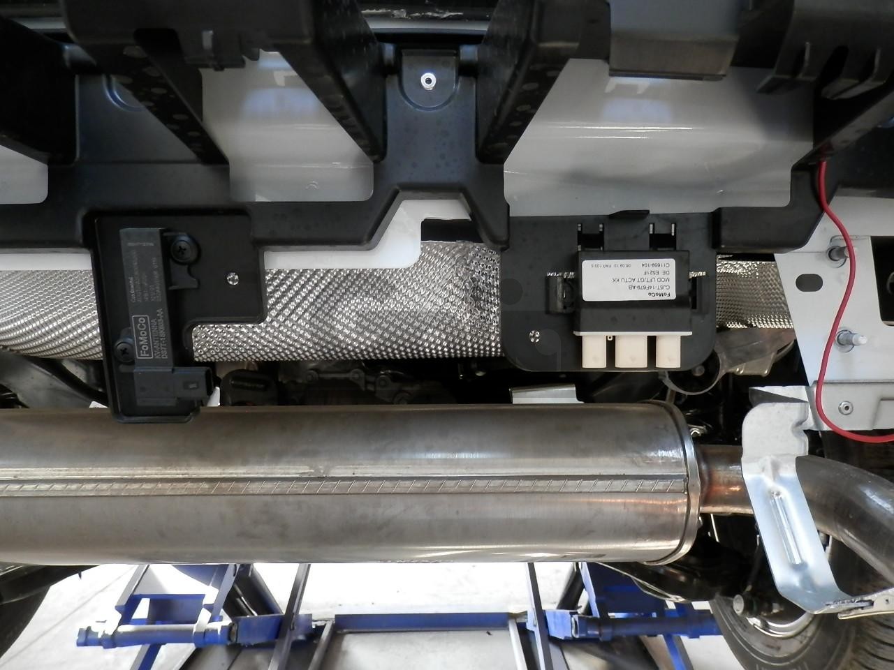 Полностью оцинкованный фаркоп на Ford Kuga 2008-2013, 2013-2020. Подрозетник убирается за бампер. Тип шара: AV (вертикальное быстросъемное крепление шара на ключе). Без выреза бампера. Нагрузки: 2100/110 кг, масса фаркопа 17,52 кг