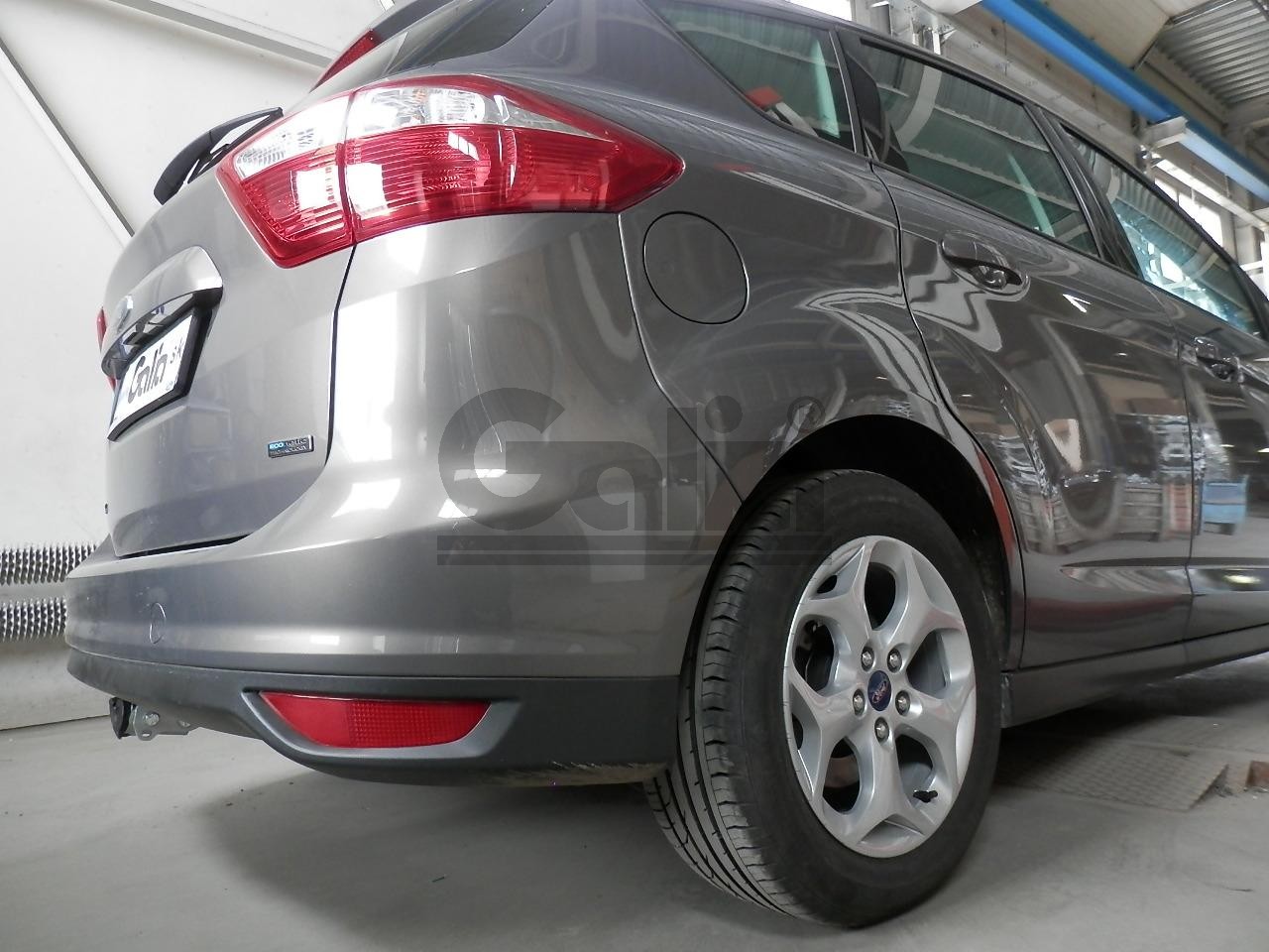 Полностью оцинкованный фаркоп на Ford Focus 2003-2018, Ford Focus C-MAX 2003-2010, 2010-2019, Ford Grand C-MAX 2010-2019. Тип шара: C (горизонтальный съемный). Невидимый вырез бампера. Нагрузки: 1700/80 кг, масса фаркопа 15,97 кг