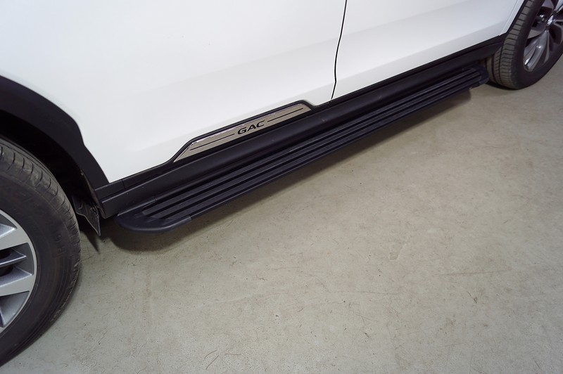 Пороги алюминиевые "Slim Line Black" 1820 мм для GAC GS8 2021-2023 (V - 2.0T 4WD)