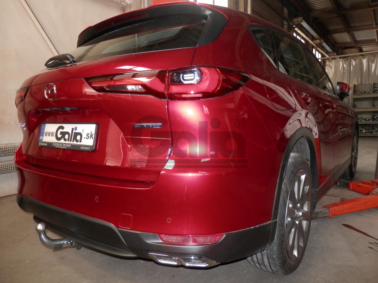 Полностью оцинкованный фаркоп на Mazda CX-60 2022-. Подрозетник убирается за бампер. Тип шара: AV (вертикальное быстросъемное крепление шара на ключе). Невидимый вырез бампера. Нагрузки: 2500/120 кг, масса фаркопа 22,77 кг