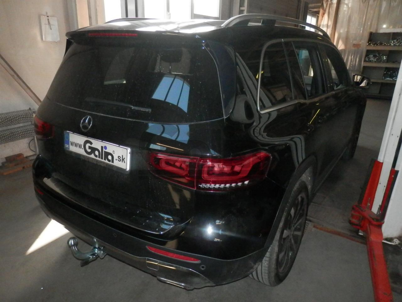 Полностью оцинкованный фаркоп на Mercedes GLB-Class 2019-, Mercedes GLA-Class 2020-, Mercedes A-Class 2018-, Mercedes B-Class 2018-. Подрозетник убирается за бампер. Тип шара: C (горизонтальный съемный). Невидимый вырез бампера. Нагрузки: 2000/100 кг, масса фаркопа 15,37 кг
