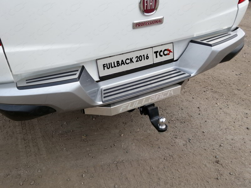 Фаркоп оцинкованный на Fiat Fullback 2016-2019 (для а/м с задним бампером) с накладкой с надписью Fullback без подрезки бампера. Тип шара: E (шаровый узел под американский квадрат). Нагрузки: 1800/100 кг