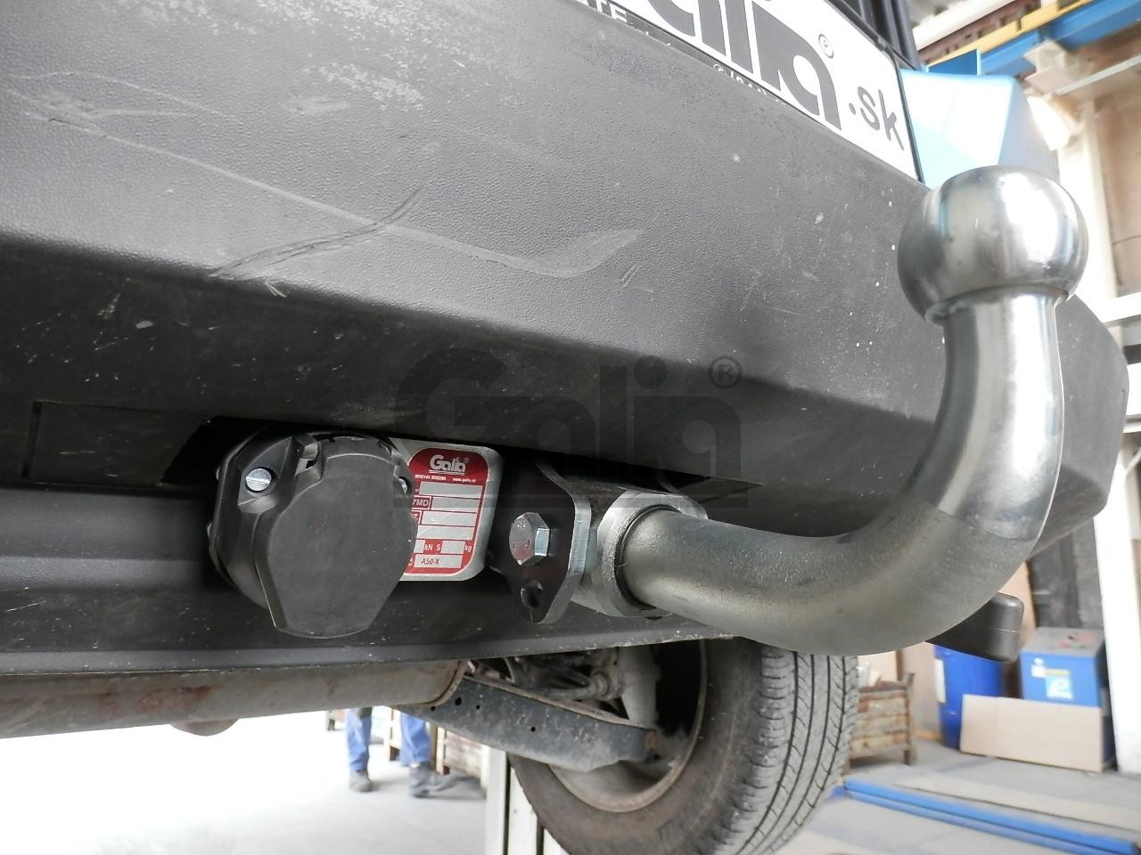 Полностью оцинкованный фаркоп на Volkswagen Tiguan 2007-2016, Tiguan 2 2WD и 4WD 2016-2024, Audi Q3 2011-2018, SEAT Tarraco 2018-2024. Тип шара: AV (вертикальное быстросъемное крепление шара на ключе). Невидимый вырез бампера. Нагрузки: 2500/100 кг, масса фаркопа 15,47 кг