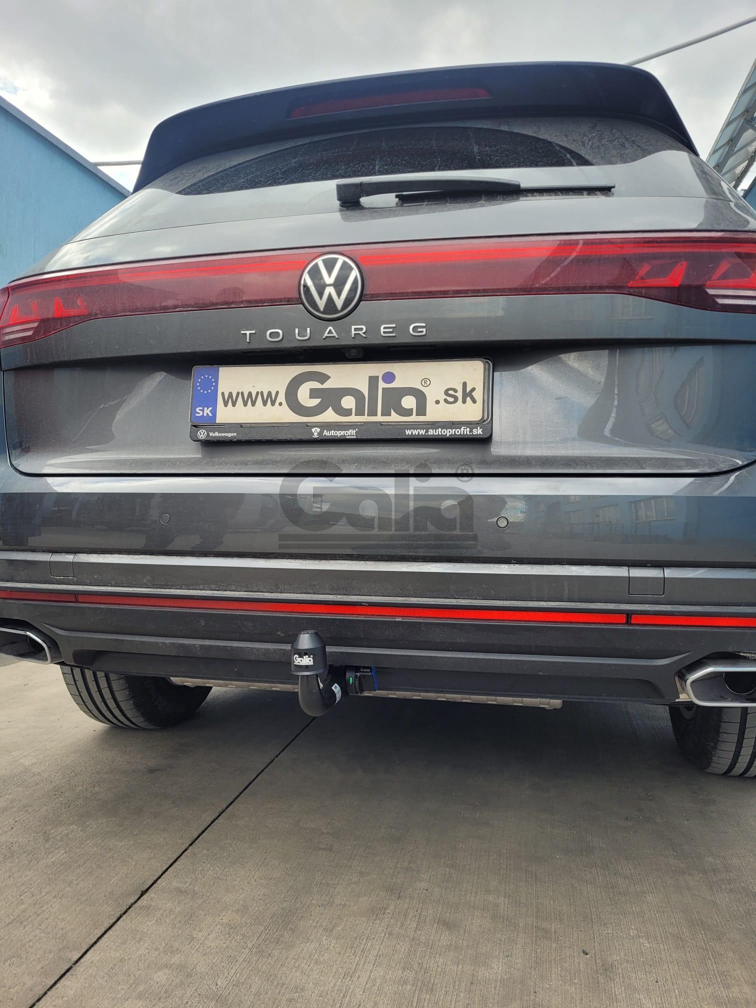 Полностью оцинкованный фаркоп на Volkswagen Touareg 2018-. Подрозетник убирается за бампер. Тип шара: A. Невидимый вырез бампера. Нагрузки: 3500/140 кг, масса фаркопа 18,62 кг